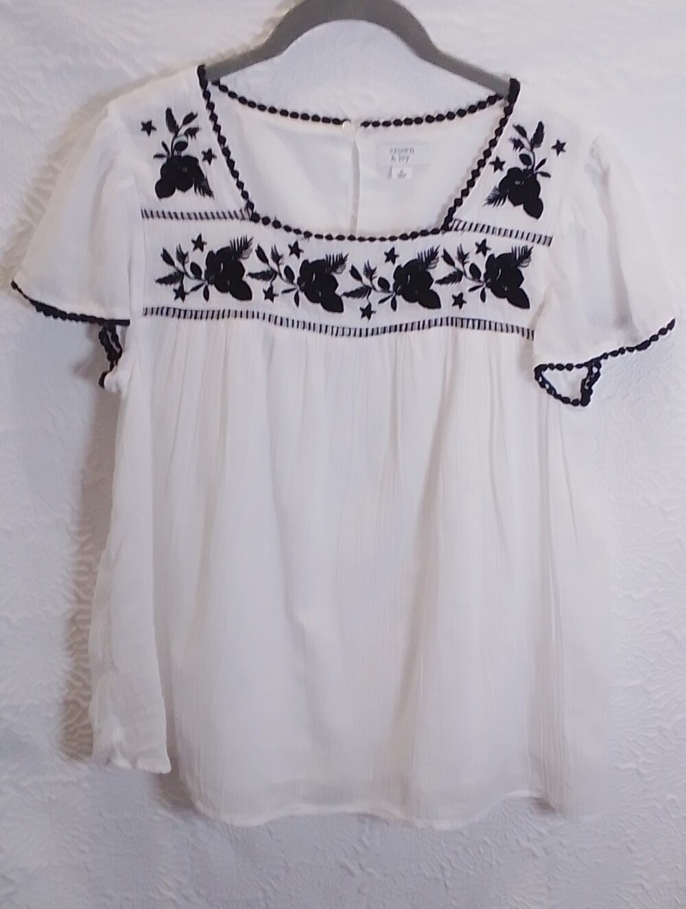 Crown & Ivy M White Black Embroidered Cotton Boho Blouse